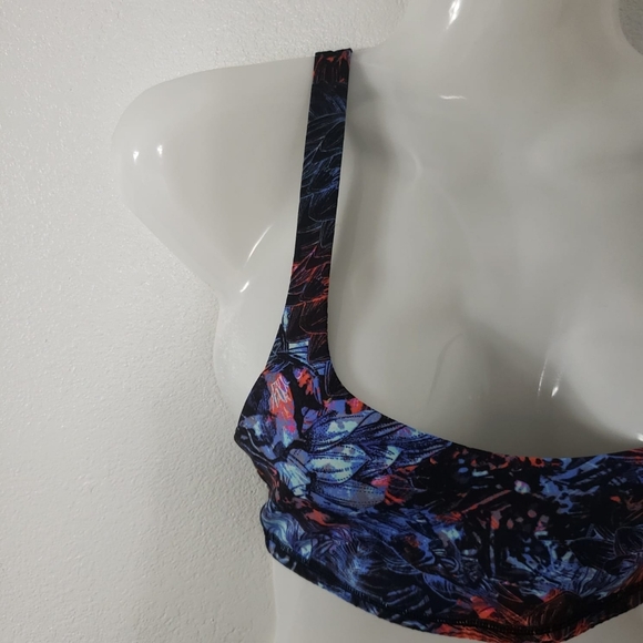 Lululemon Athletica Woman's sport bra
Size 2 - Picture 2 of 7